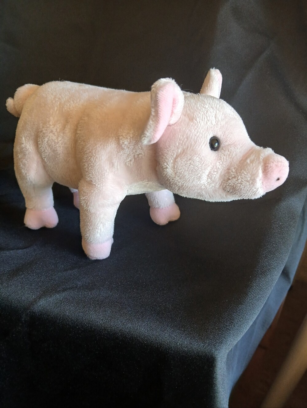 2013 FAO SCHWARZ 8 " Plush Pink Pig.                      FF#431